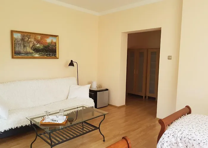 Reverans ボルネ・スリノボ