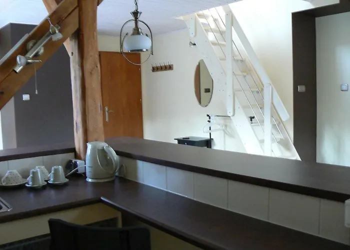 Reverans * ボルネ・スリノボ