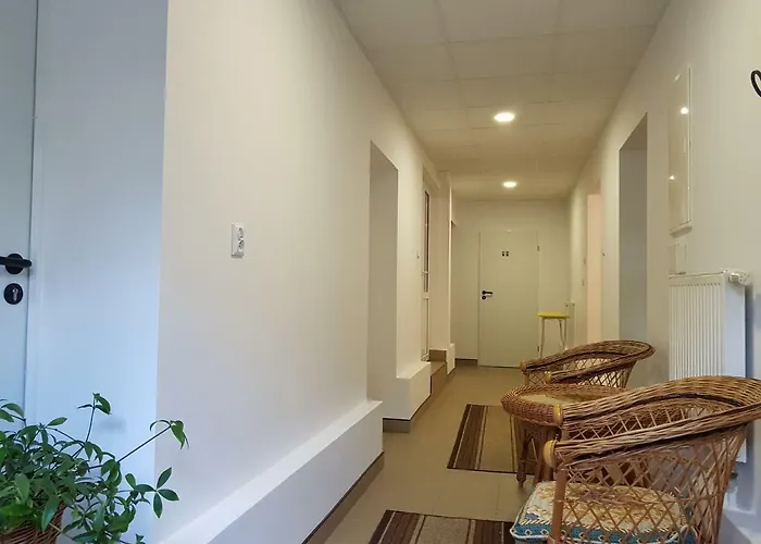 Reverans ボルネ・スリノボ