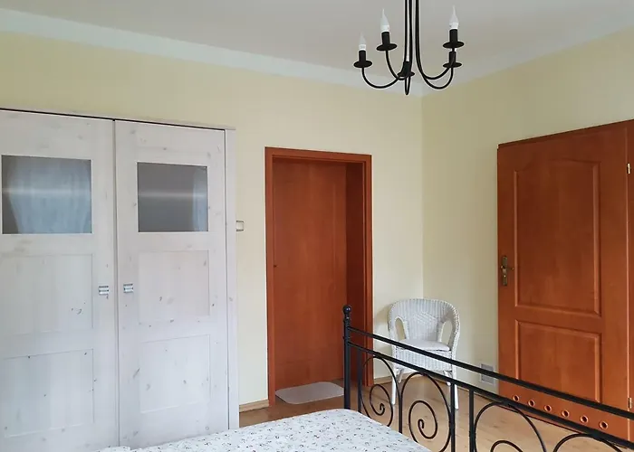 Reverans ボルネ・スリノボ